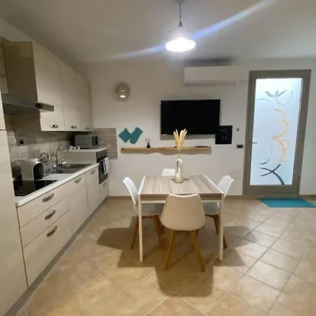 Loft Comodo Ed Elegante • Wi-fi E Colazione Lägenhet